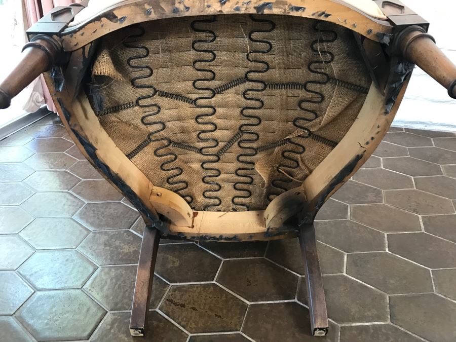 Vintage Pedestal Gaming Table With Four High Back Armchairs By Salem House [Photo 15]