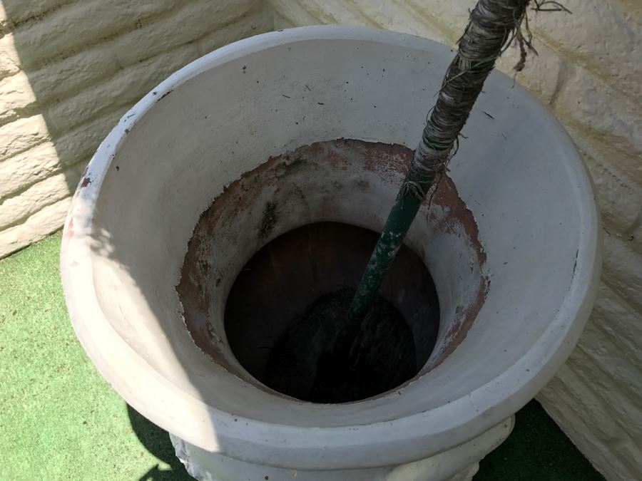 Large Ceramic Urn Painted White [Photo 5]