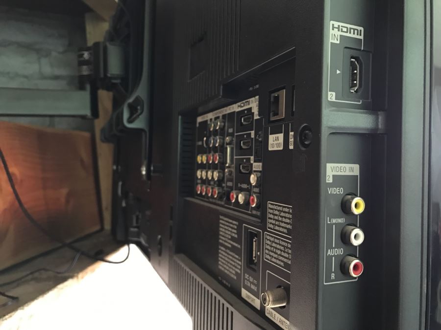 Sony Bravia KDL-40VL160 40' 1080p HD LCD Television With Wall Mount [Photo 5]