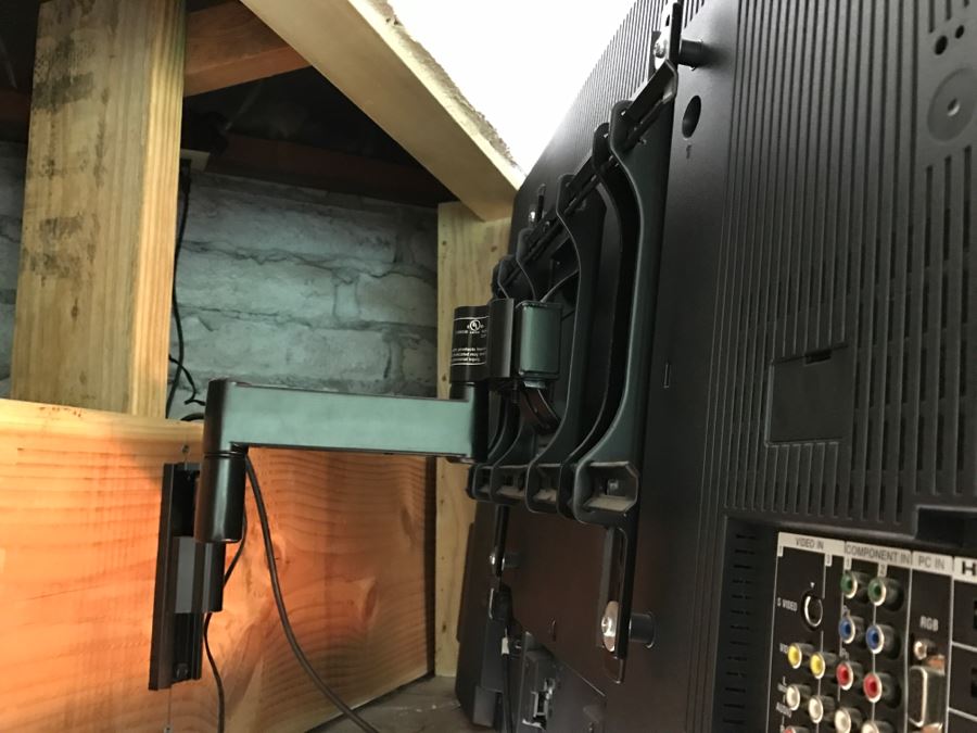 Sony Bravia KDL-40VL160 40' 1080p HD LCD Television With Wall Mount [Photo 7]