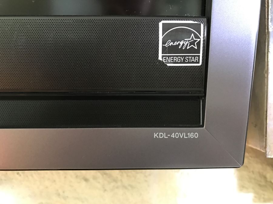 Sony Bravia KDL-40VL160 40' 1080p HD LCD Television With Wall Mount [Photo 3]