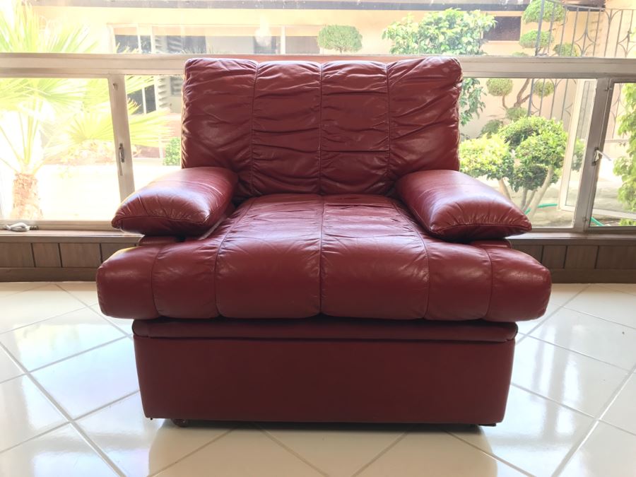 Red Leather Chair [Photo 2]