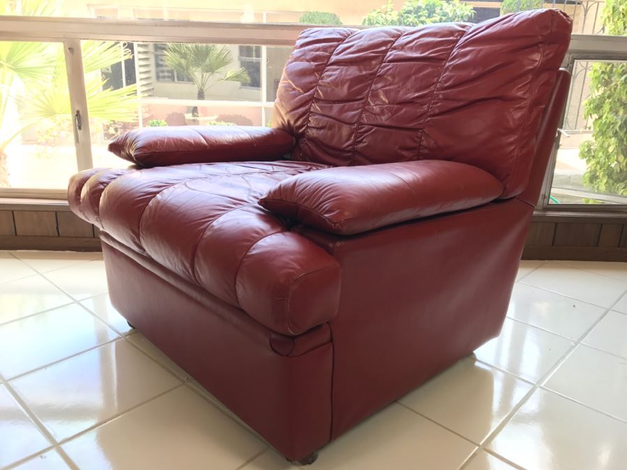 Red Leather Chair [Photo 5]