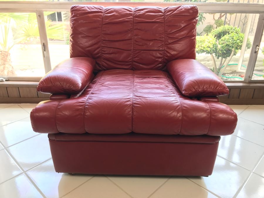 Red Leather Chair [Photo 3]
