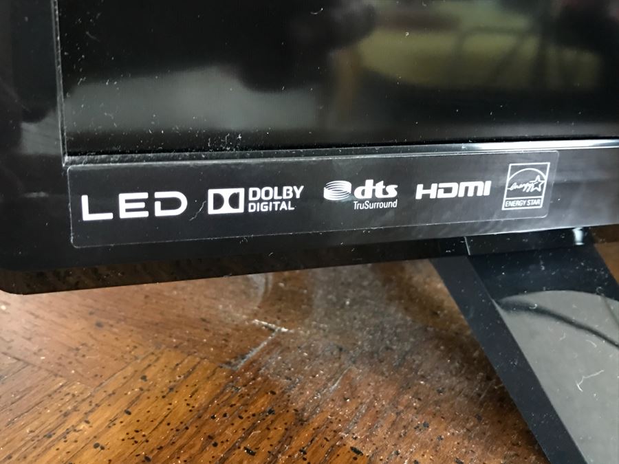 Magnavox LED TV Model 40ME325V/F7 [Photo 2]