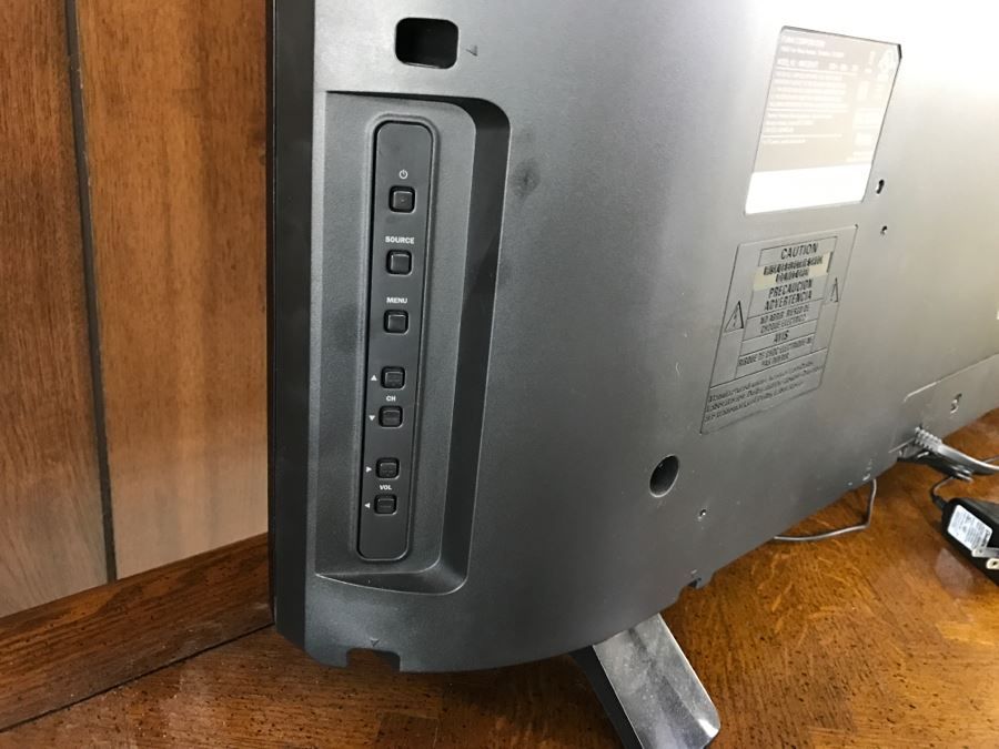 Magnavox LED TV Model 40ME325V/F7 [Photo 8]