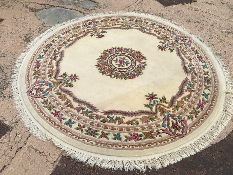 100% Virgin Wool Pile Round Rug With Floral Motif 7' Round [Photo 1]