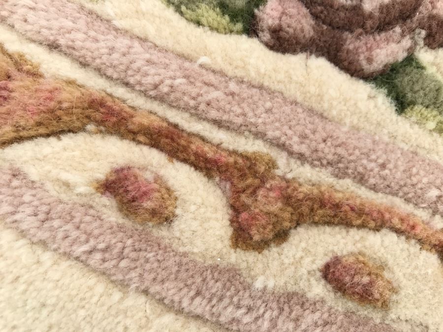 100% Virgin Wool Pile Round Rug With Floral Motif 7' Round [Photo 2]