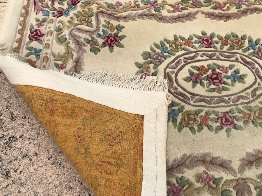 100 Virgin Wool Pile Area Rug With Floral Motif 4' X 5' 4'