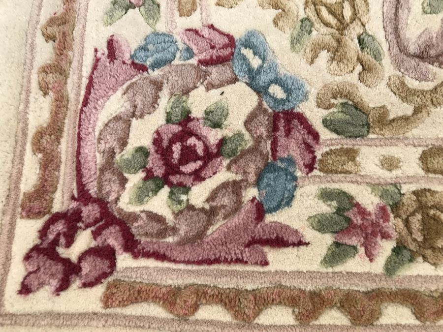 100 Virgin Wool Pile Area Rug With Floral Motif 4' X 5' 4'