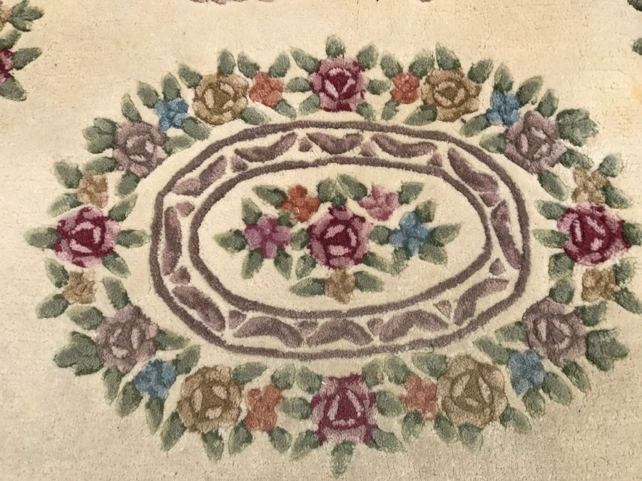 100 Virgin Wool Pile Area Rug With Floral Motif 4' X 5' 4'