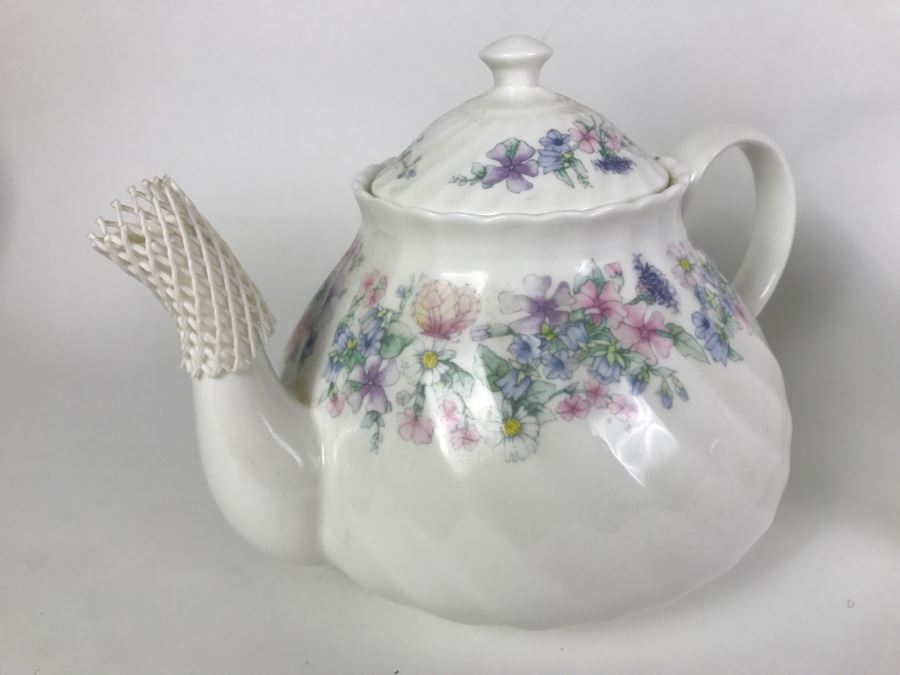 Wedgwood Coffee Pot And Teapot Bone China Angela Pattern Made In England [Photo 2]