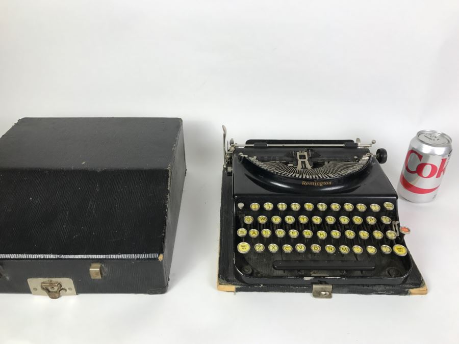 Vintage Remington Portable Black Typewriter With Carrying Case [Photo 1]