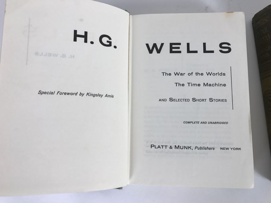 Pair Of Vintage Books H.G. Wells The War Of The Worlds And The Time Machine Plus Omar Khayyam A Life By Harold Lamb 1934 [Photo 6]