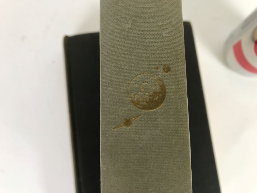 Pair Of Vintage Books H.G. Wells The War Of The Worlds And The Time Machine Plus Omar Khayyam A Life By Harold Lamb 1934 [Photo 13]