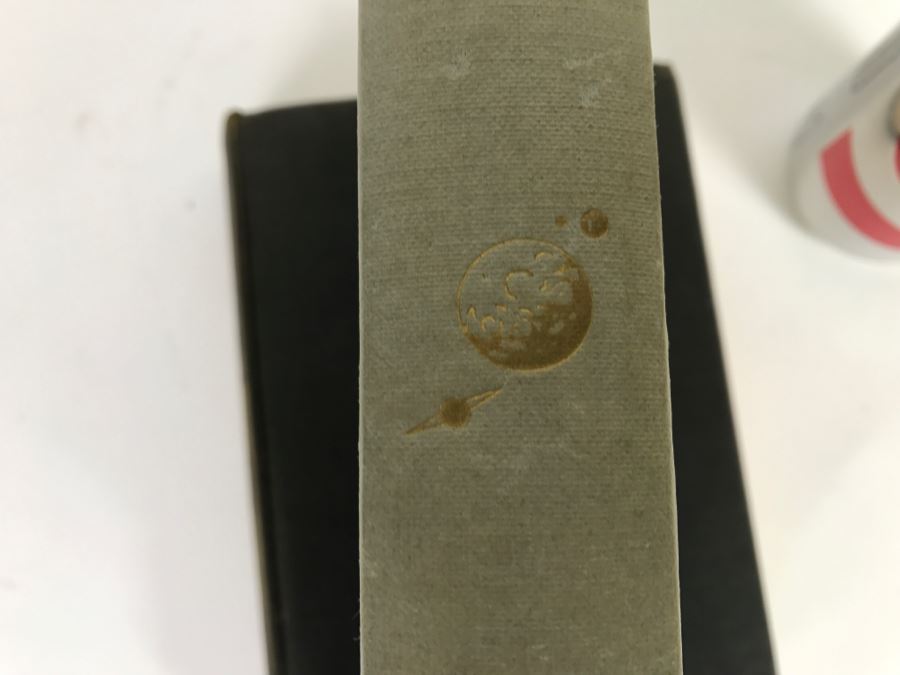 Pair Of Vintage Books H.G. Wells The War Of The Worlds And The Time Machine Plus Omar Khayyam A Life By Harold Lamb 1934 [Photo 12]