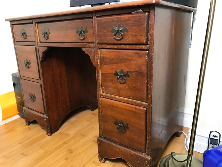Very Nice Stained Maple Vintage Desk [Photo 11]