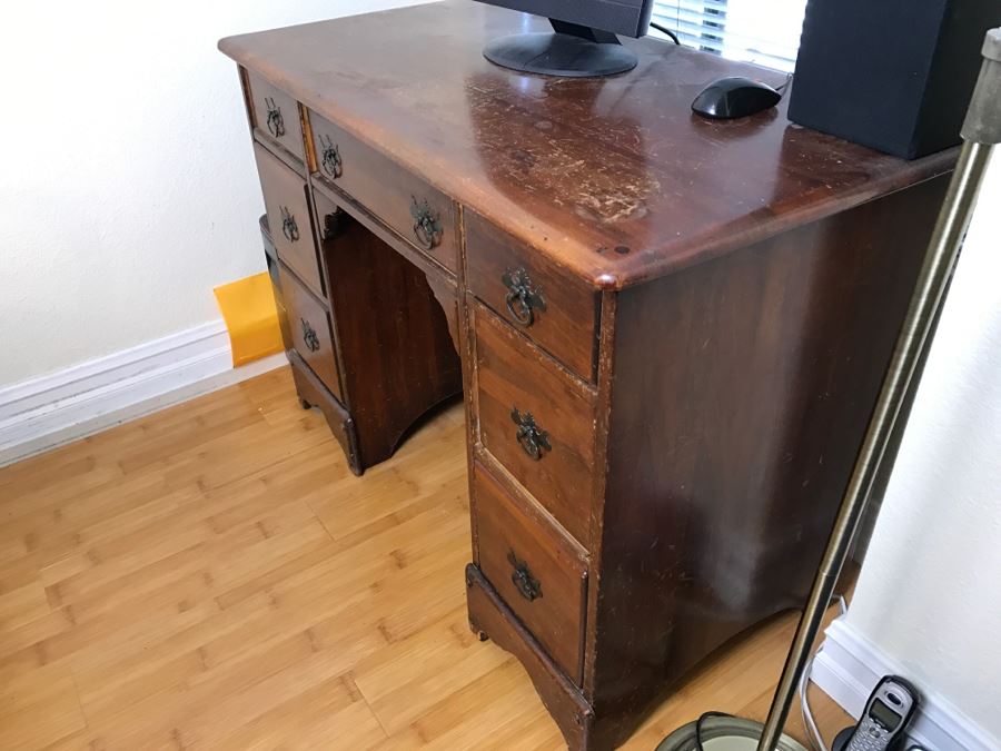 Very Nice Stained Maple Vintage Desk [Photo 5]