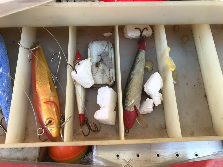 JUST ADDED - Vintage Metal Fishing Tackle Box With Fishing Tackle, Lures, Fishing Flies, Reel [Photo 6]