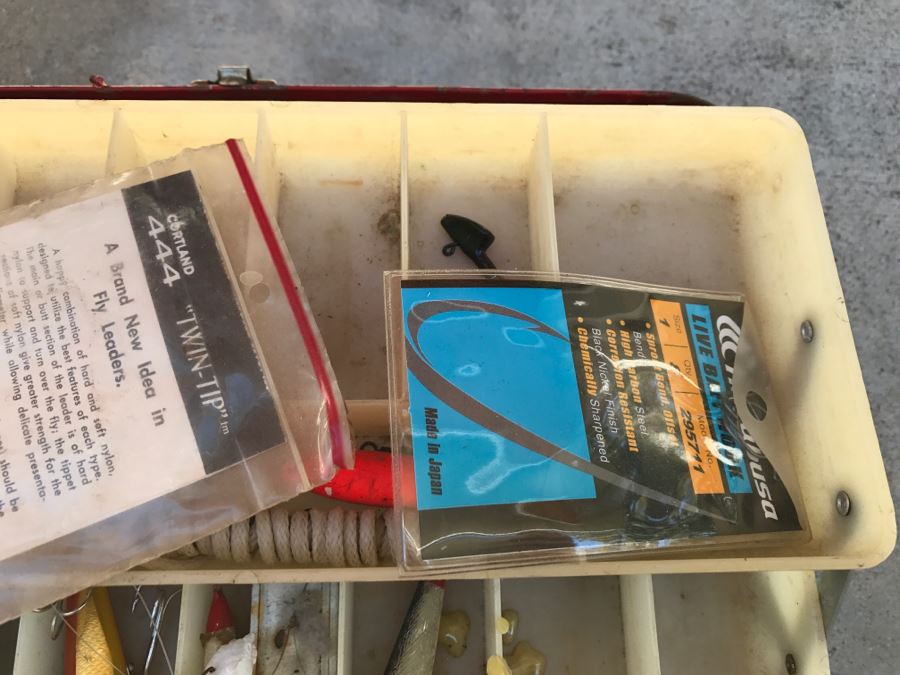 JUST ADDED - Vintage Metal Fishing Tackle Box With Fishing Tackle, Lures, Fishing Flies, Reel [Photo 4]