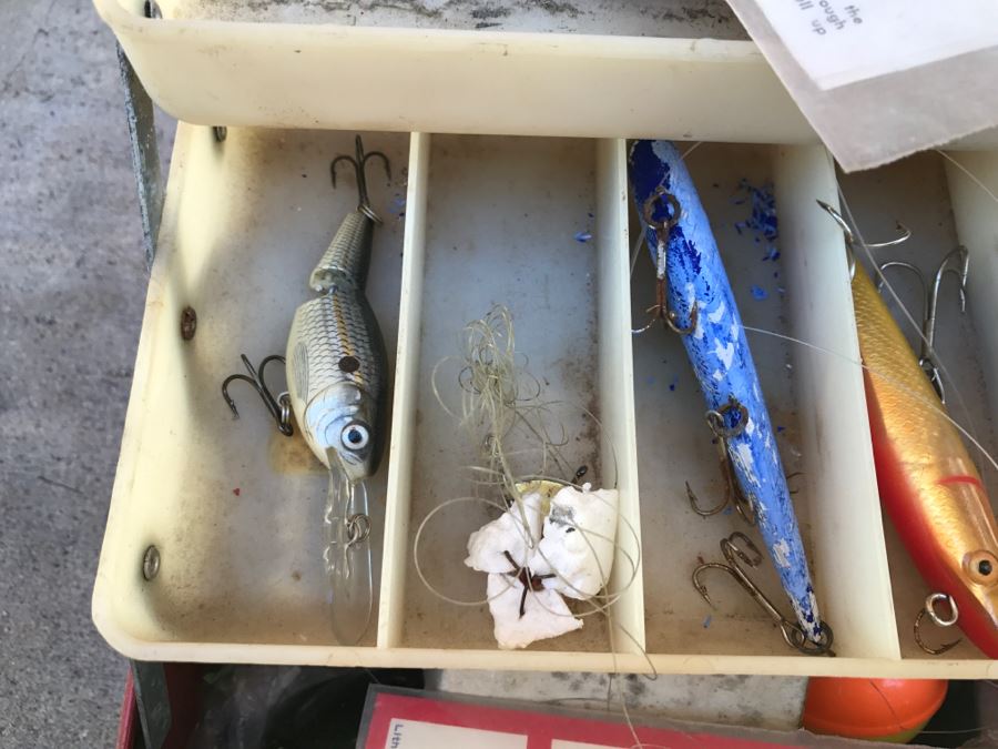JUST ADDED - Vintage Metal Fishing Tackle Box With Fishing Tackle, Lures, Fishing Flies, Reel [Photo 5]
