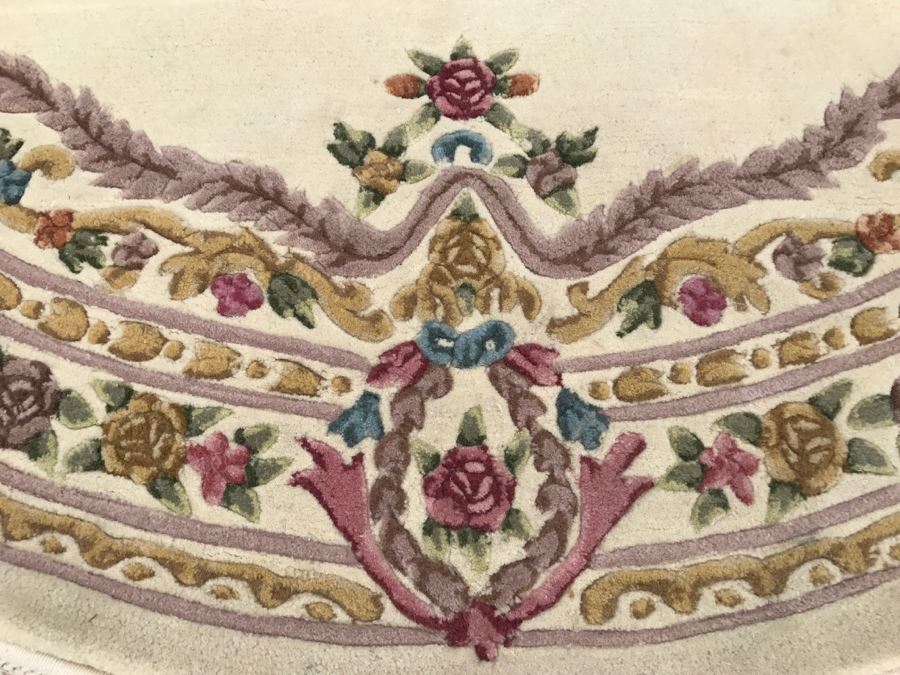 100% Virgin Wool Pile Round Rug With Floral Motif 7' Round [Photo 3]