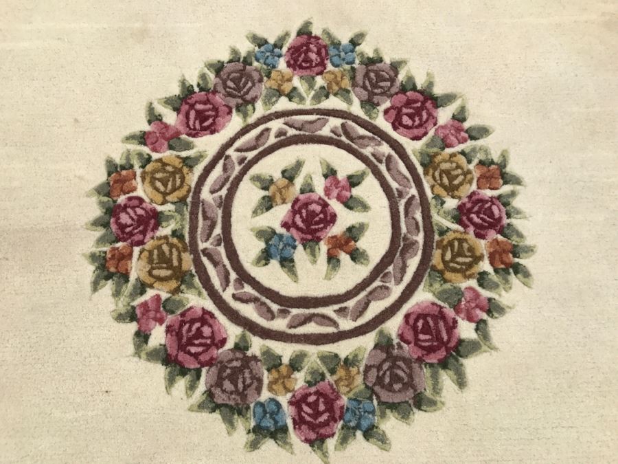 100% Virgin Wool Pile Round Rug With Floral Motif 7' Round [Photo 4]