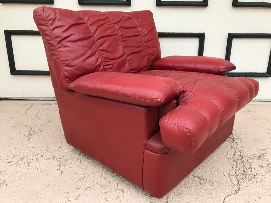 Nice Red Leather Armchair [Photo 2]