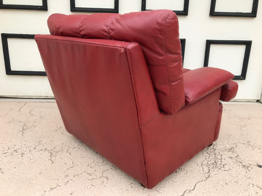 Nice Red Leather Armchair [Photo 5]