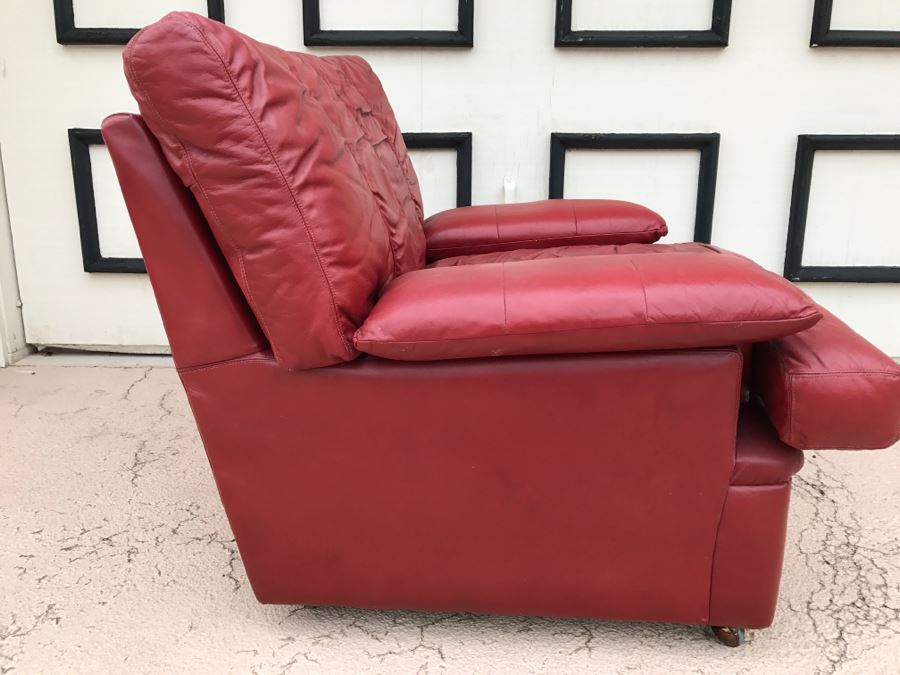 Nice Red Leather Armchair [Photo 3]