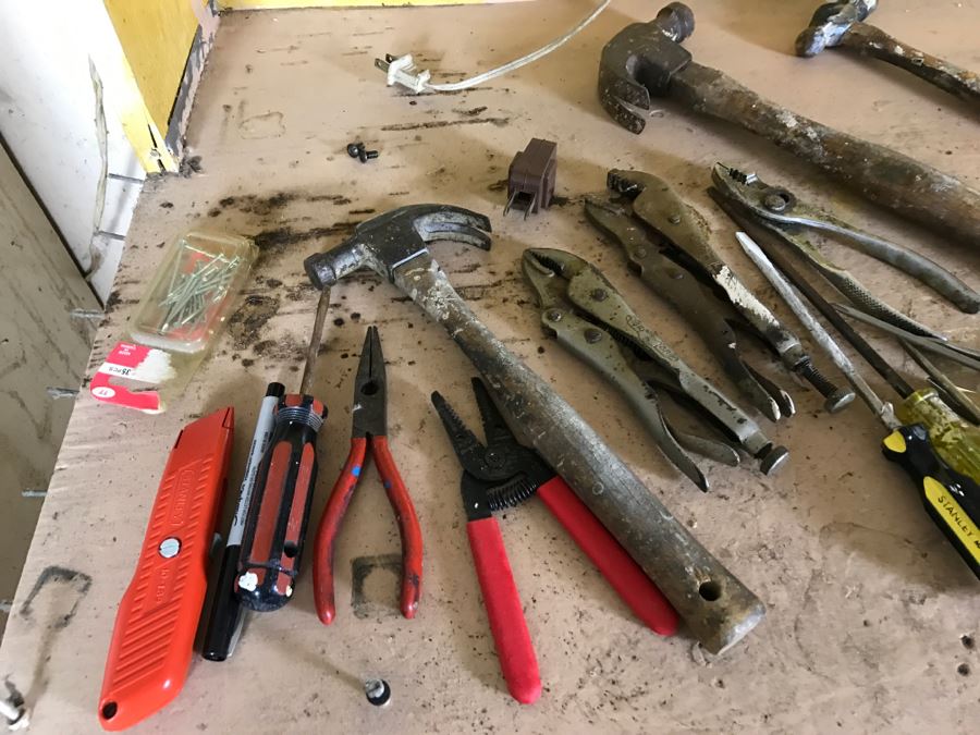 Vintage Workbench Tool Bench With Dunlap Bench Vise And Assorted Tools [Photo 4]