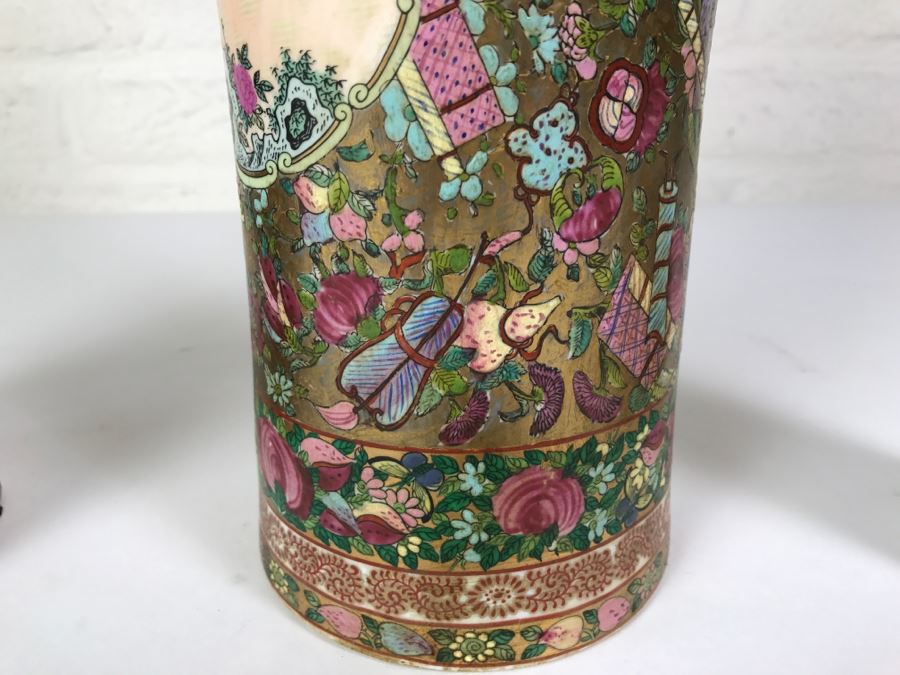 Stunning Pair Of Chinese Famille Rose Vases [Photo 31]