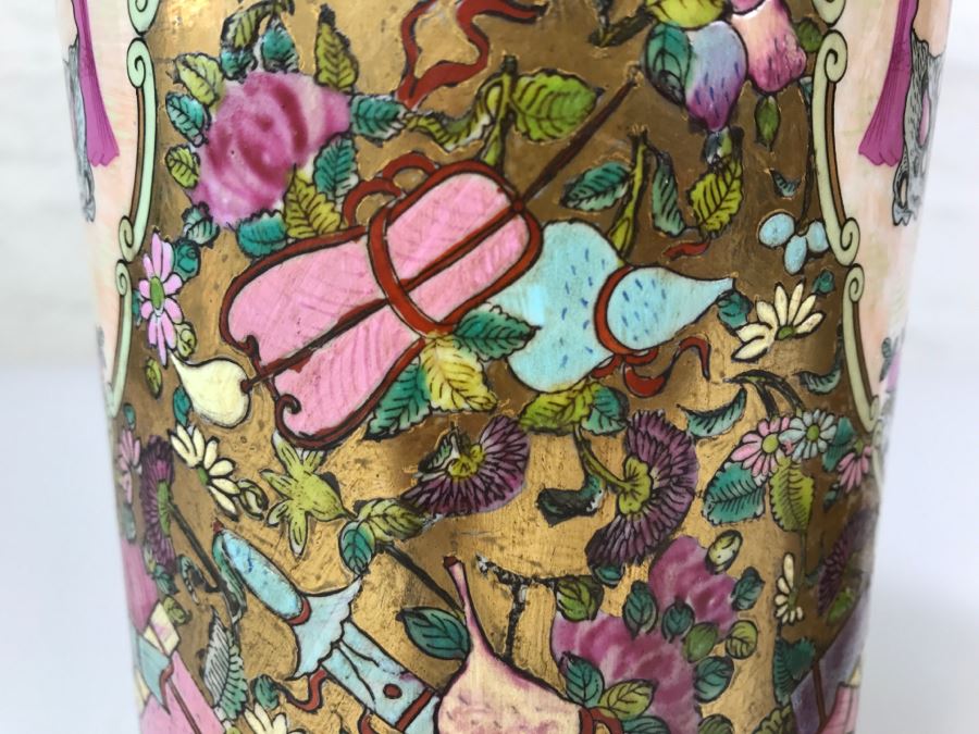 Stunning Pair Of Chinese Famille Rose Vases [Photo 23]