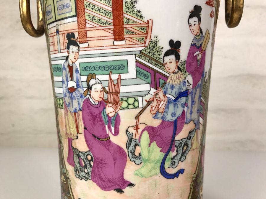 Stunning Pair Of Chinese Famille Rose Vases [Photo 27]