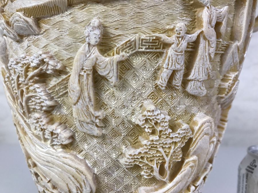 Chinoiserie Resin 'Ivory Replica' Elephant Handle Vase Made In Italy [Photo 5]