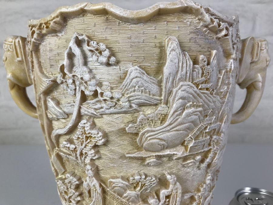 Chinoiserie Resin 'Ivory Replica' Elephant Handle Vase Made In Italy [Photo 10]