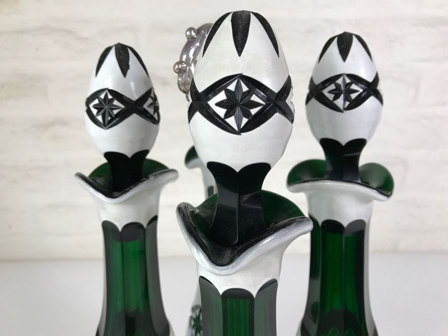 Set Of Four Green And White Cut Glass Decanters With Stoppers And Silver Tone Carrying Case [Photo 7]