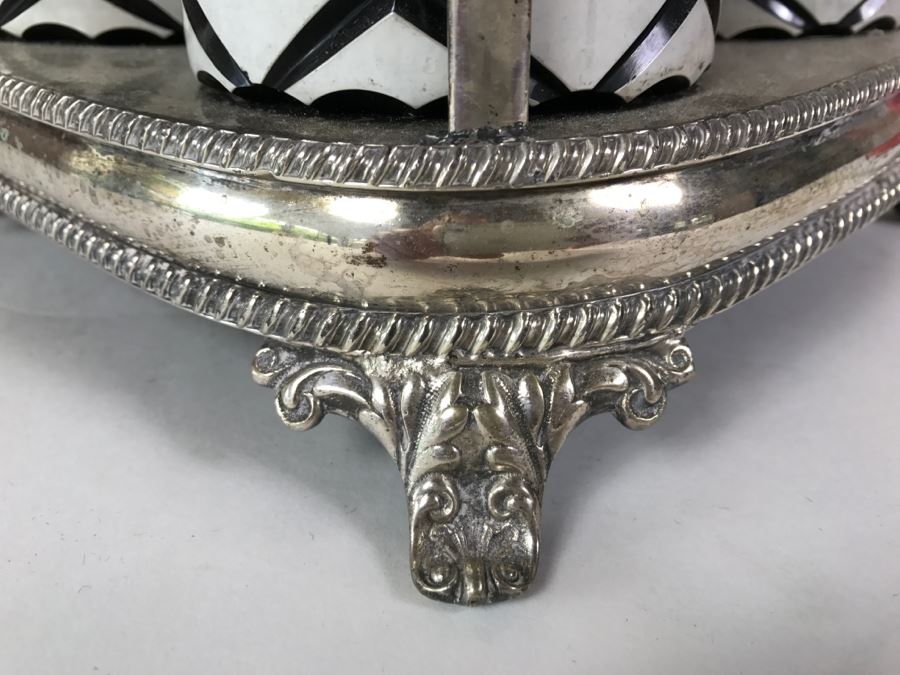 Set Of Four Green And White Cut Glass Decanters With Stoppers And Silver Tone Carrying Case [Photo 9]