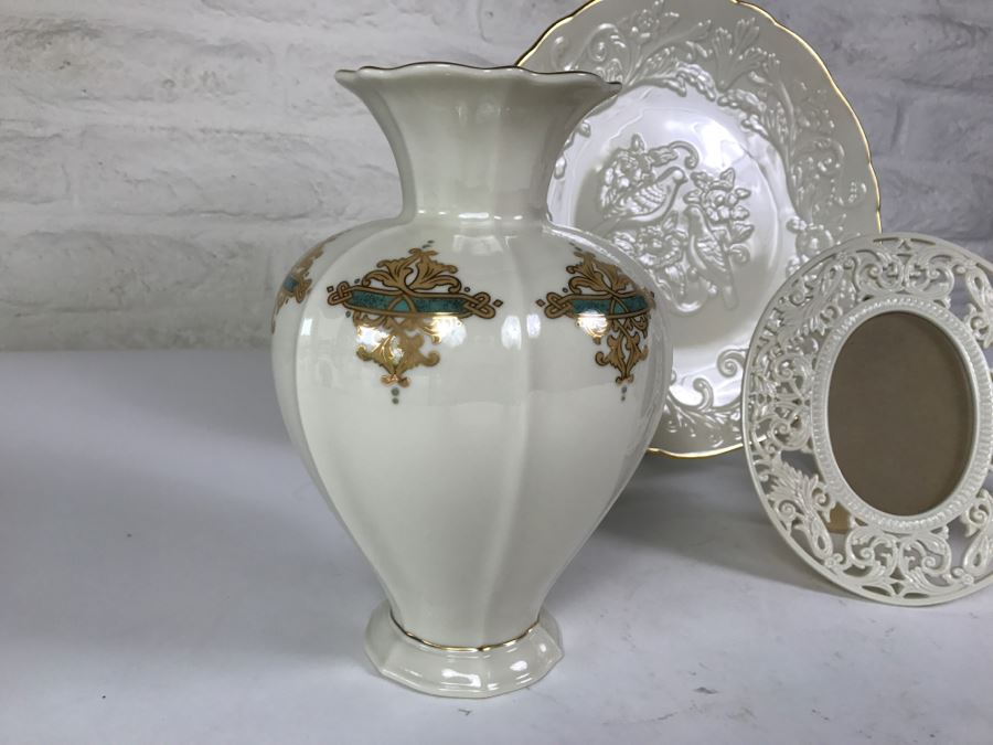 LENOX Lot Includes Several Vases, LENOX Vanity Mirror And LENOX Chine Anniversary Plate [Photo 7]