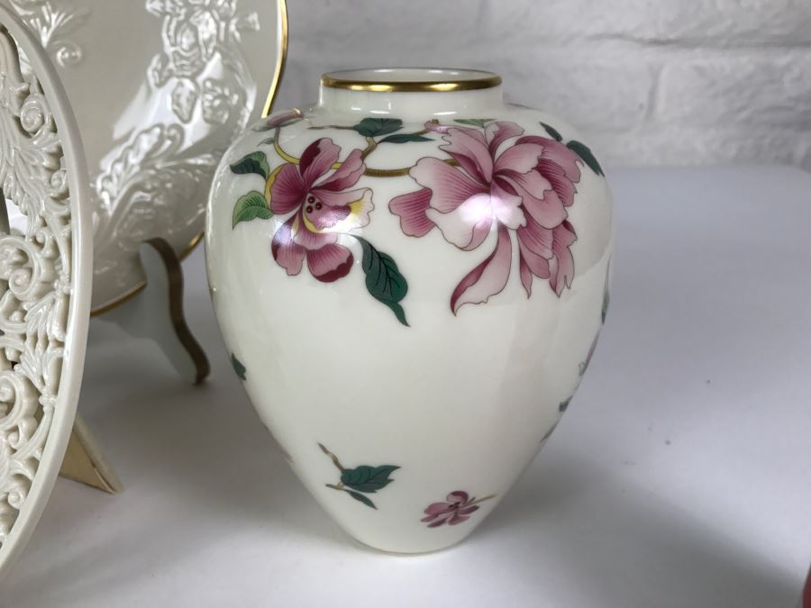LENOX Lot Includes Several Vases, LENOX Vanity Mirror And LENOX Chine Anniversary Plate [Photo 11]