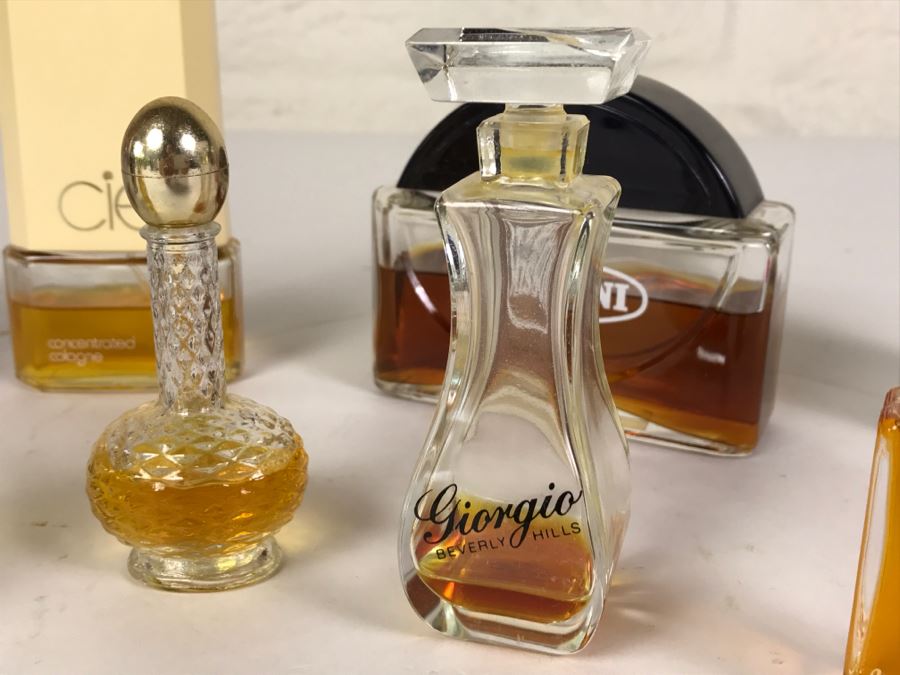 Large Collection Of Perfume And Cologne Bottles [Photo 8]