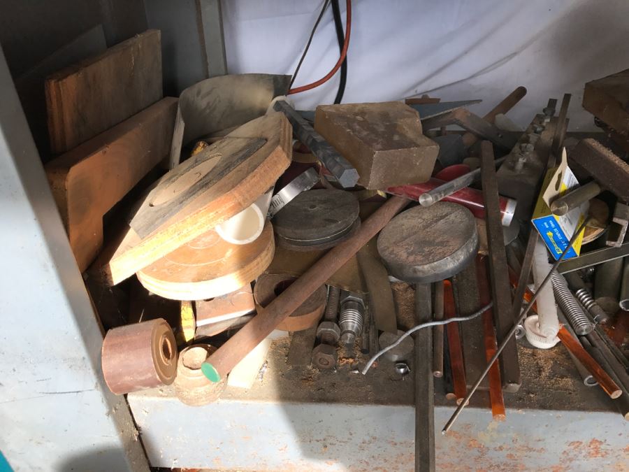 DELTA ROCKWELL Industrial Lathe With Attachments, Cutters And Everything In Drawer And On Lathe [Photo 39]