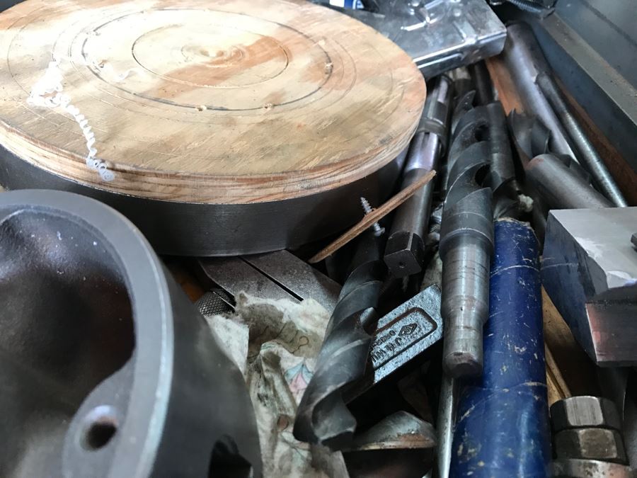 DELTA ROCKWELL Industrial Lathe With Attachments, Cutters And Everything In Drawer And On Lathe [Photo 38]