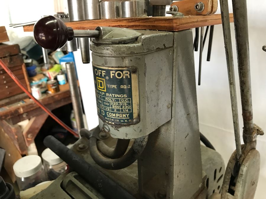 DELTA ROCKWELL Industrial Lathe With Attachments, Cutters And Everything In Drawer And On Lathe [Photo 24]