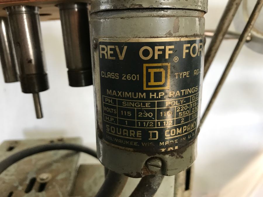 DELTA ROCKWELL Industrial Lathe With Attachments, Cutters And Everything In Drawer And On Lathe [Photo 18]