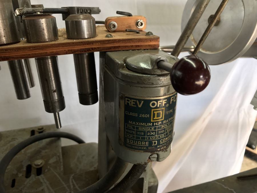 DELTA ROCKWELL Industrial Lathe With Attachments, Cutters And Everything In Drawer And On Lathe [Photo 17]