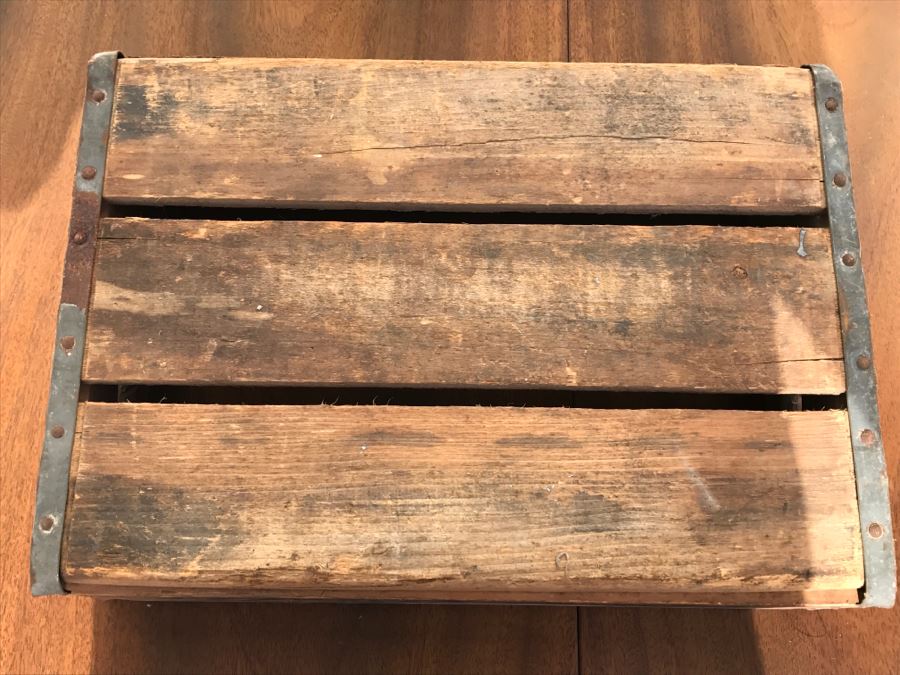 Vintage Coca-Cola Glass Bottle Crate Los Angeles [Photo 9]