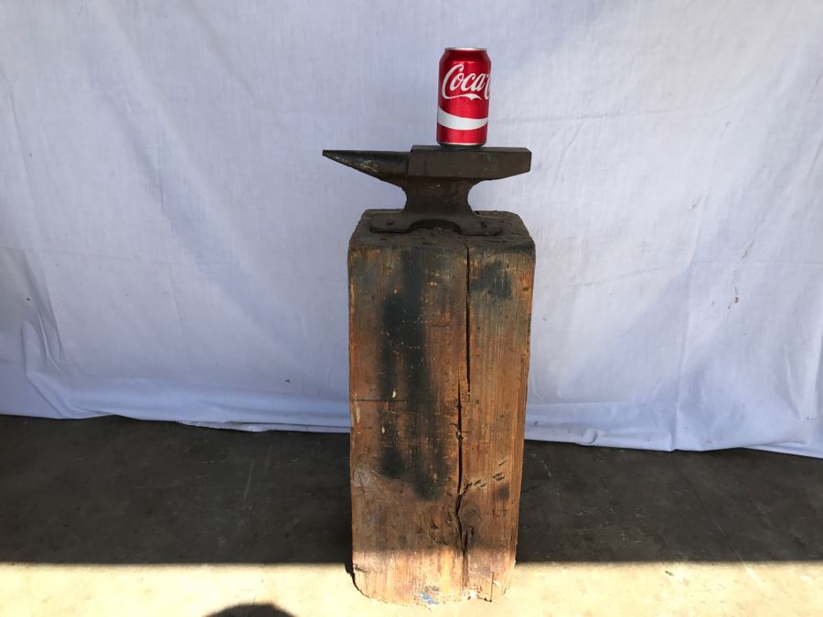 Vintage Steel Blacksmith Anvil On Wooden Base [Photo 3]