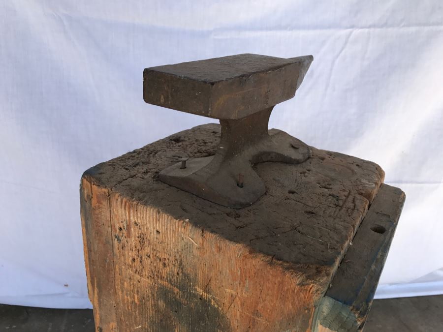 Vintage Steel Blacksmith Anvil On Wooden Base [Photo 8]