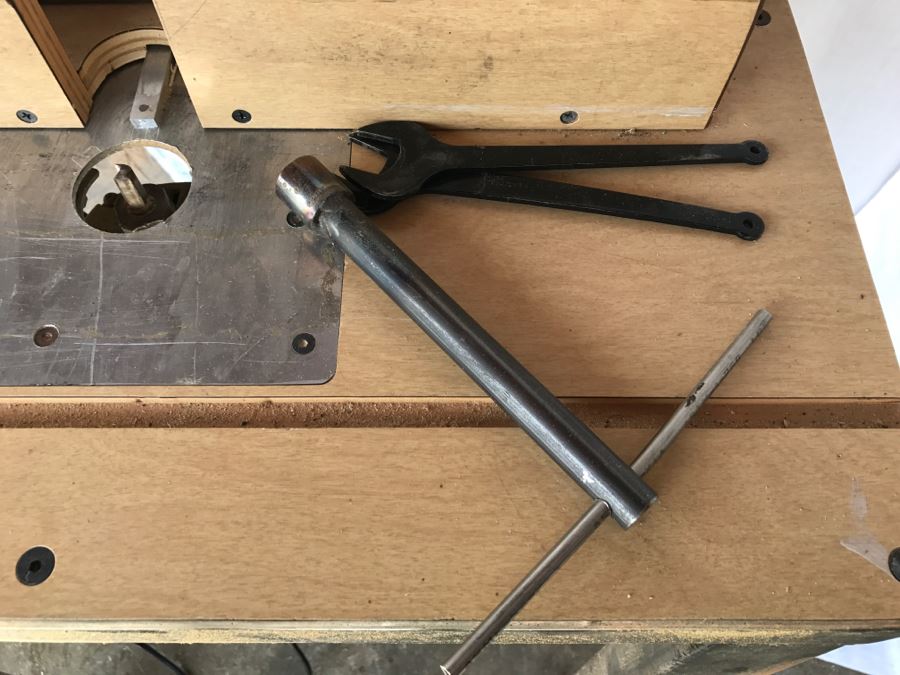 1-3/4 HP Plunge Router With Brake And Custom Steel Table Chicago Electric Power Tools [Photo 7]